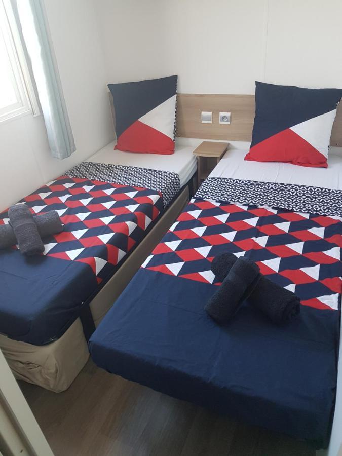Frejus Tout Confort, Climatisation,Linge De Lit Et De Toilette, Coffre Fort, Ventilations Au Plafond Chambres Et Wifi Possible Luaran gambar