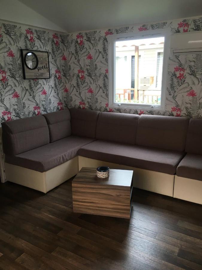 Frejus Tout Confort, Climatisation,Linge De Lit Et De Toilette, Coffre Fort, Ventilations Au Plafond Chambres Et Wifi Possible Luaran gambar