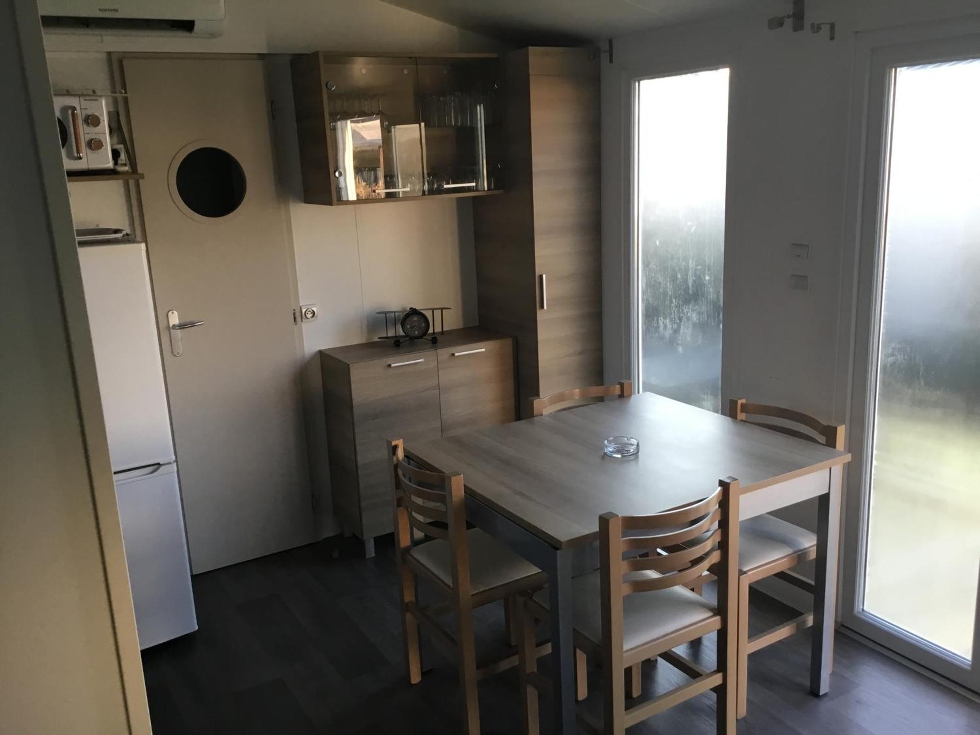 Frejus Tout Confort, Climatisation,Linge De Lit Et De Toilette, Coffre Fort, Ventilations Au Plafond Chambres Et Wifi Possible Luaran gambar