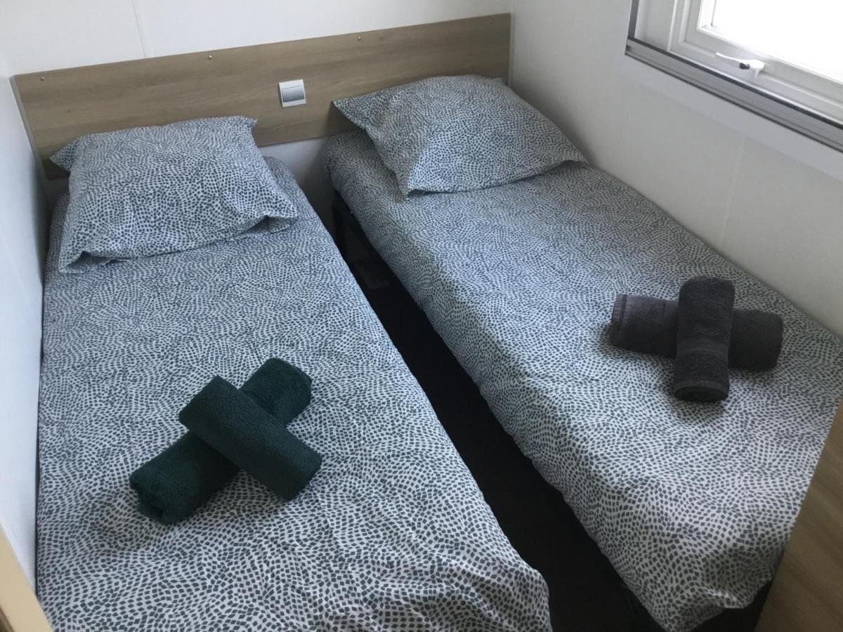 Frejus Tout Confort, Climatisation,Linge De Lit Et De Toilette, Coffre Fort, Ventilations Au Plafond Chambres Et Wifi Possible Luaran gambar