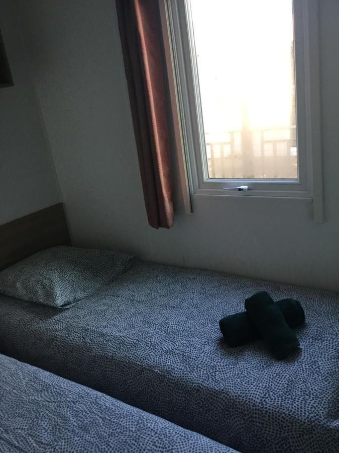 Frejus Tout Confort, Climatisation,Linge De Lit Et De Toilette, Coffre Fort, Ventilations Au Plafond Chambres Et Wifi Possible Luaran gambar