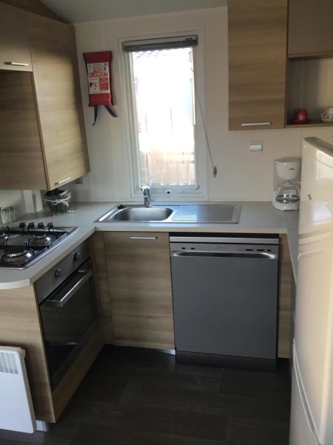 Frejus Tout Confort, Climatisation,Linge De Lit Et De Toilette, Coffre Fort, Ventilations Au Plafond Chambres Et Wifi Possible Luaran gambar