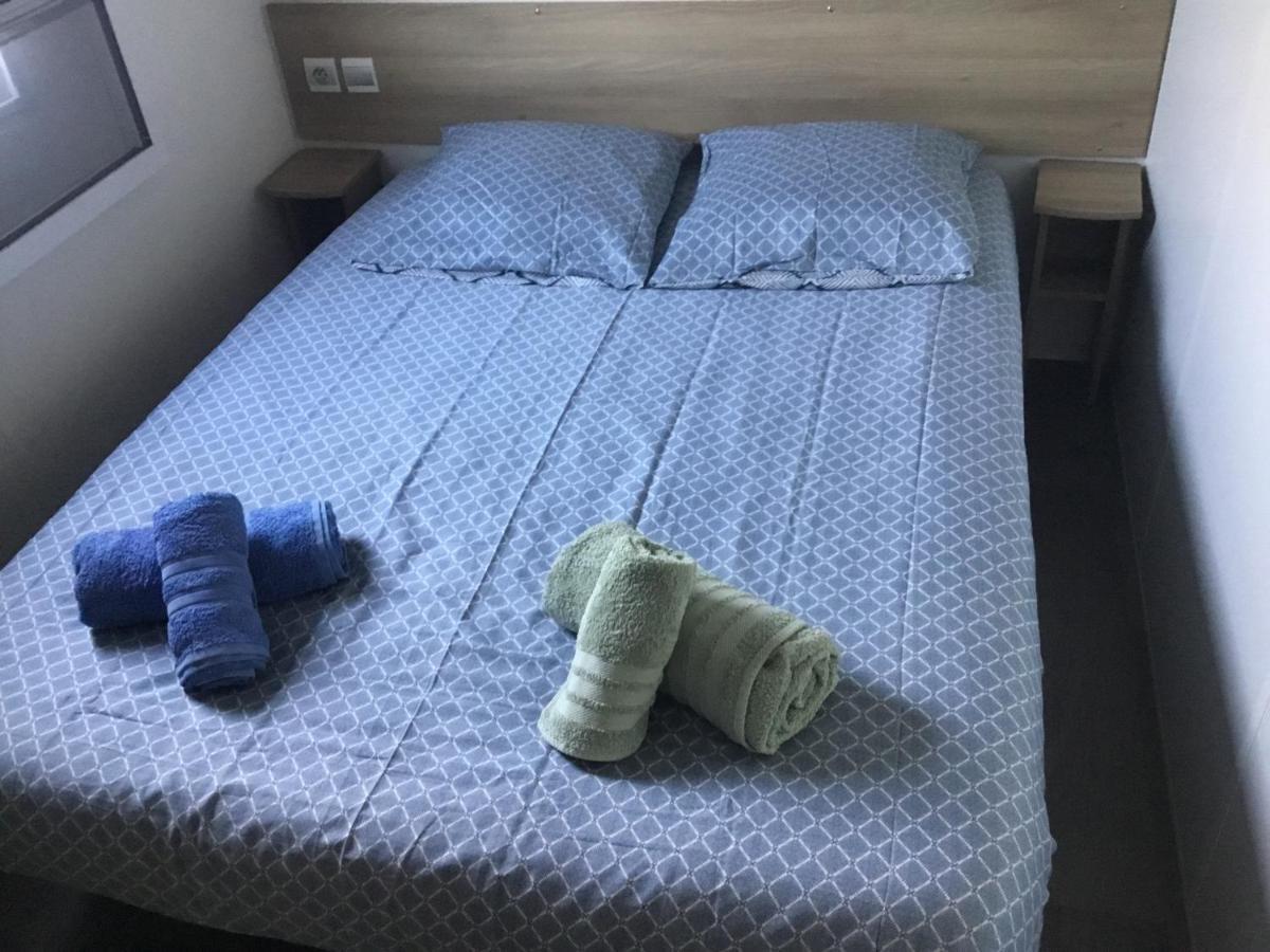 Frejus Tout Confort, Climatisation,Linge De Lit Et De Toilette, Coffre Fort, Ventilations Au Plafond Chambres Et Wifi Possible Luaran gambar