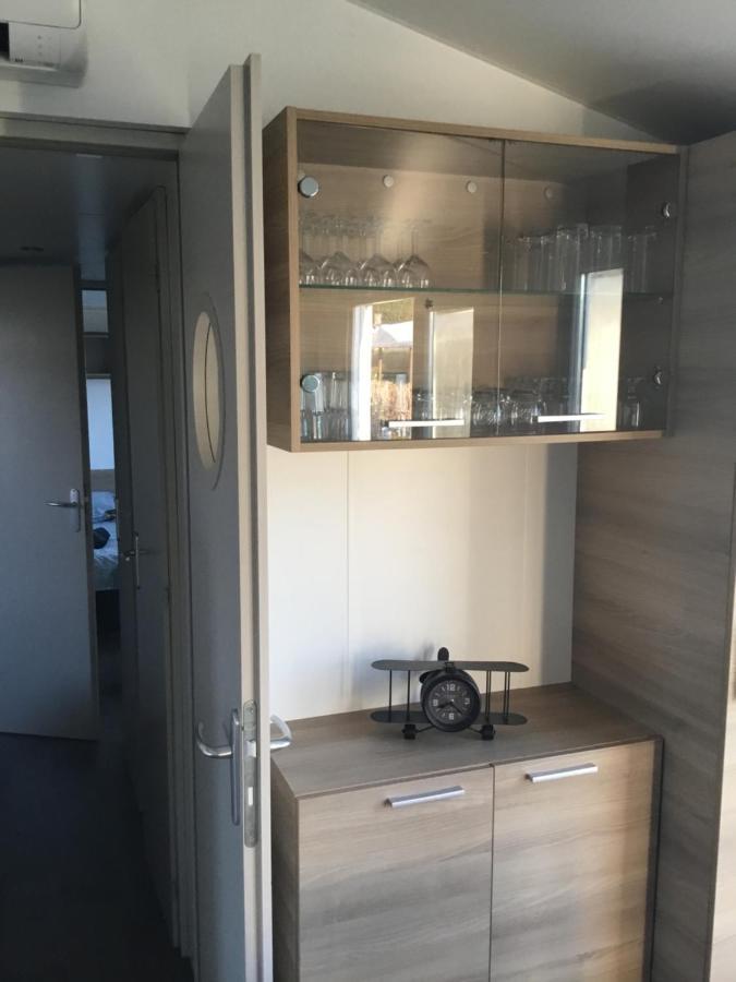Frejus Tout Confort, Climatisation,Linge De Lit Et De Toilette, Coffre Fort, Ventilations Au Plafond Chambres Et Wifi Possible Luaran gambar