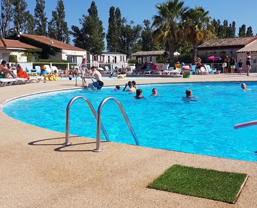 Frejus Tout Confort, Climatisation,Linge De Lit Et De Toilette, Coffre Fort, Ventilations Au Plafond Chambres Et Wifi Possible Luaran gambar
