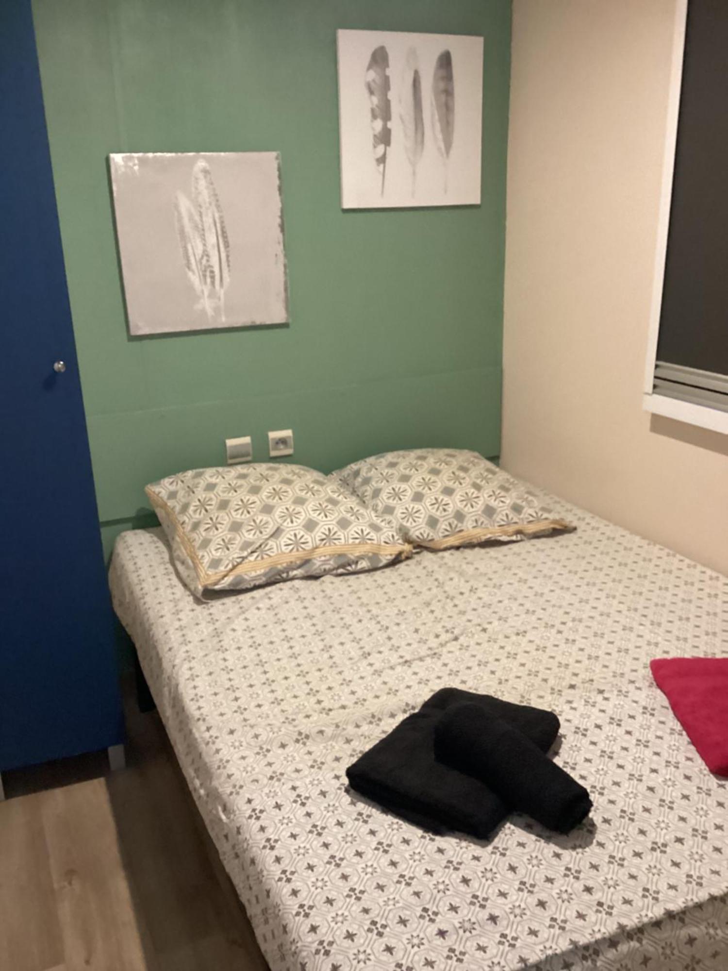 Frejus Tout Confort, Climatisation,Linge De Lit Et De Toilette, Coffre Fort, Ventilations Au Plafond Chambres Et Wifi Possible Luaran gambar